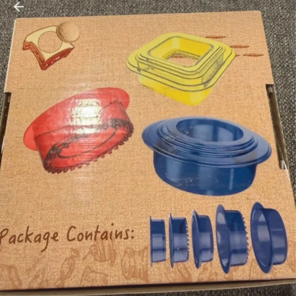 NEW 2 whole Sandwich Cutter and Sealer Set For Kids School Lunch Bear Shape New